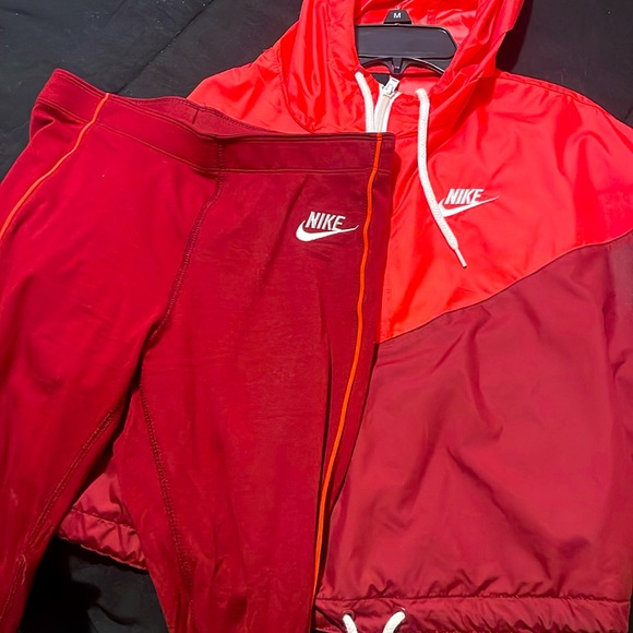 Nike Pants - Women’s Nike Suit Worn Twice Size Small